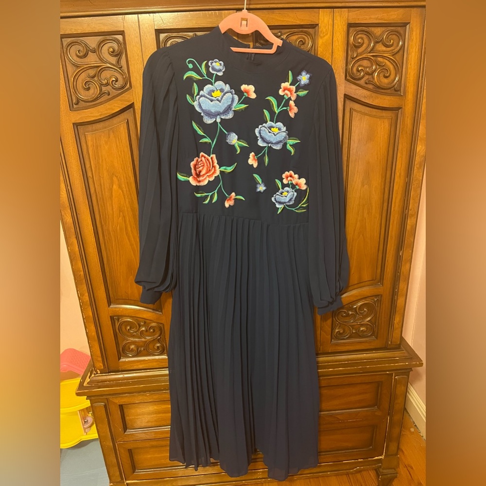 Asos Women's Navy High Neck
Embroidered Pleated Skater Dress size 8
